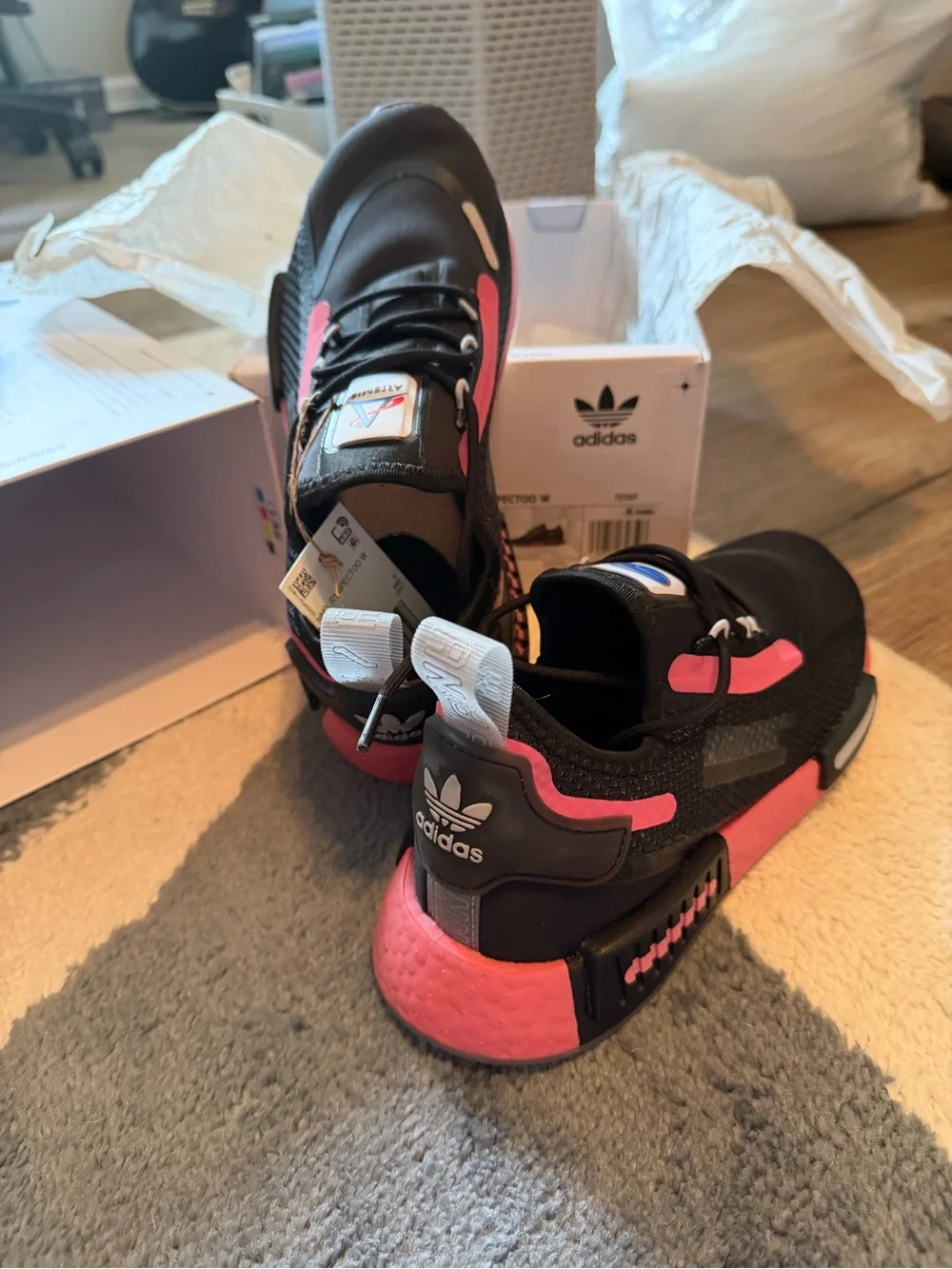 NWB Adidas NMD_R1 Spectoo 7.5
